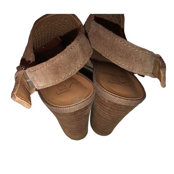 Franco Sarto Suede Leather‎ Wedge Sandals Perforated Taupe Ankle Strap - Picture 6 of 8